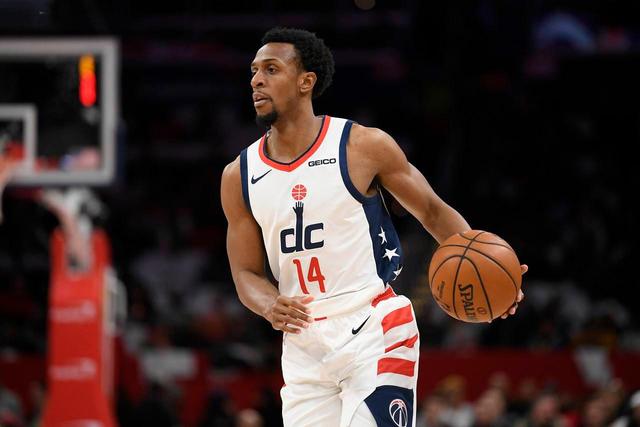 英联杯-B费卡塞米罗梅开二度 曼联5-2莱斯特城